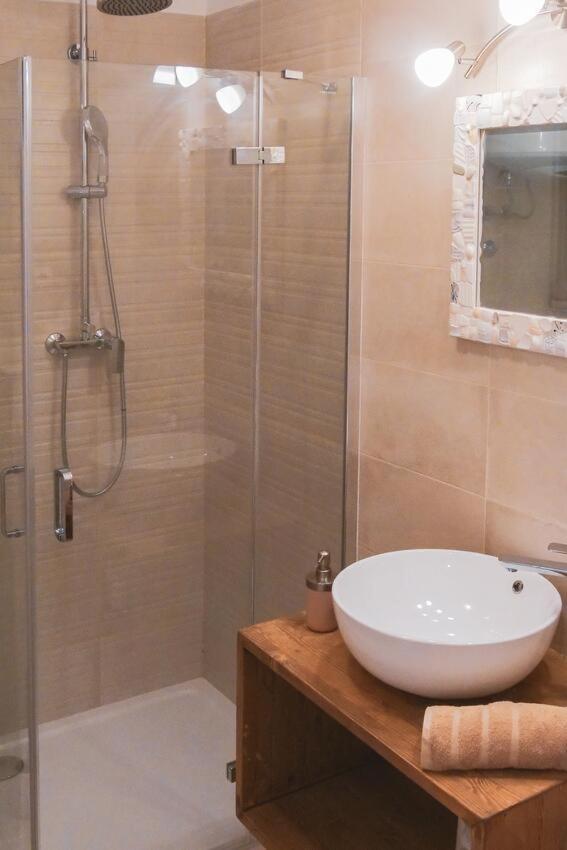 Fully Renovated One Bedroom Apartment With A Seaview - A Sevid Exterior photo