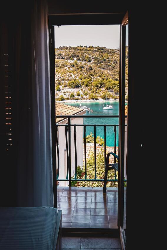 Fully Renovated One Bedroom Apartment With A Seaview - A Sevid Exterior photo