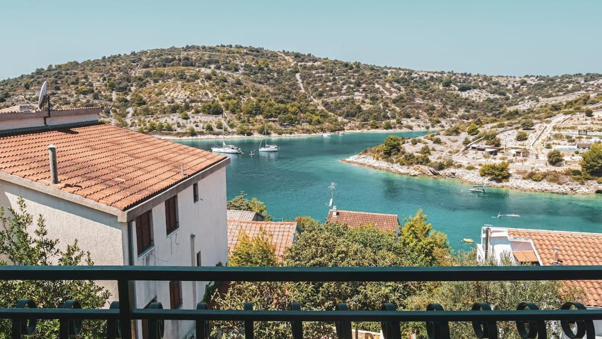 Fully Renovated One Bedroom Apartment With A Seaview - A Sevid Exterior photo